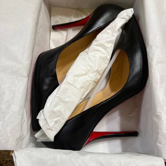 Almost New…Christian Louboutin Apostrophe 100 Nappa Pump - Picture 13 of 16